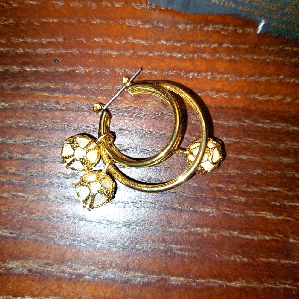 Avon snap top hoop pierced earrings